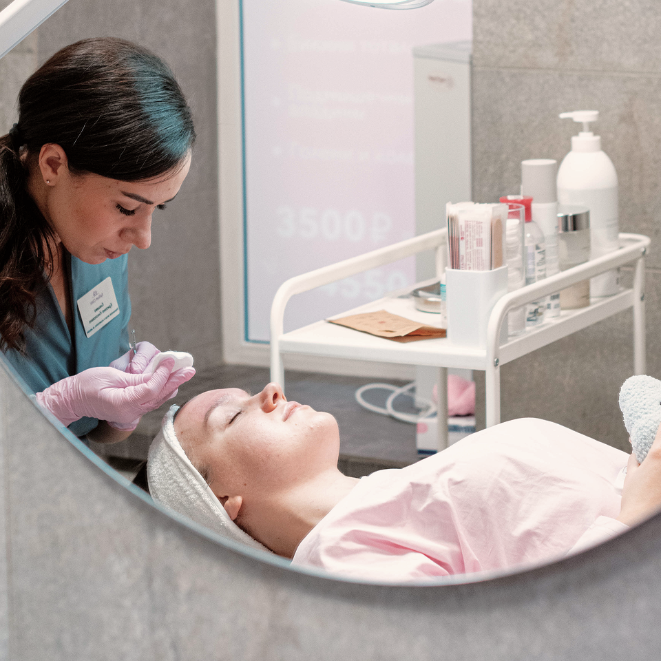 Какую чистку лица выбрать: механическую, ультразвуковую, комбинированную или атравматическую?